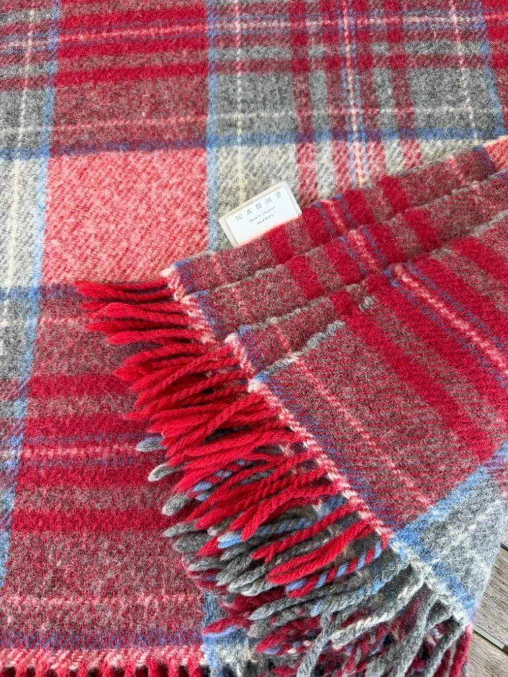 Coperte LaneRossi 100% Virgin Wool Fringed Throw Red Gray Blue Plaid 49x58 GUC